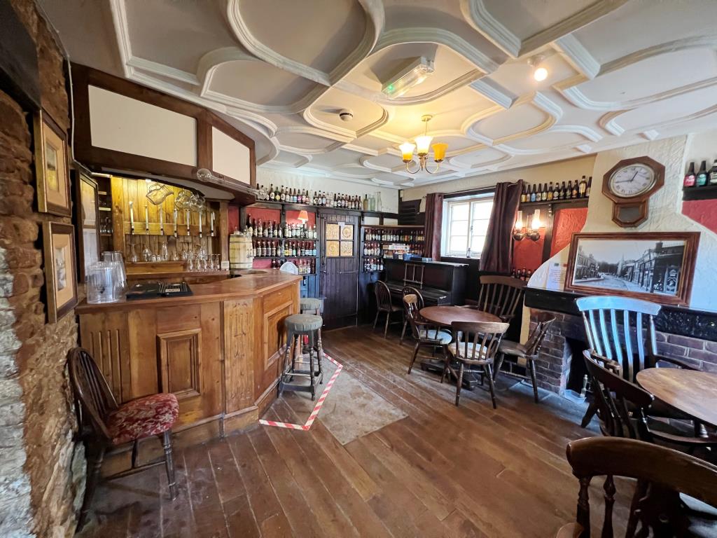 Lot: 135 - PUBLIC HOUSE ON PLOT OF OVER A THIRD OF AN ACRE - Bar area with traditional open fire